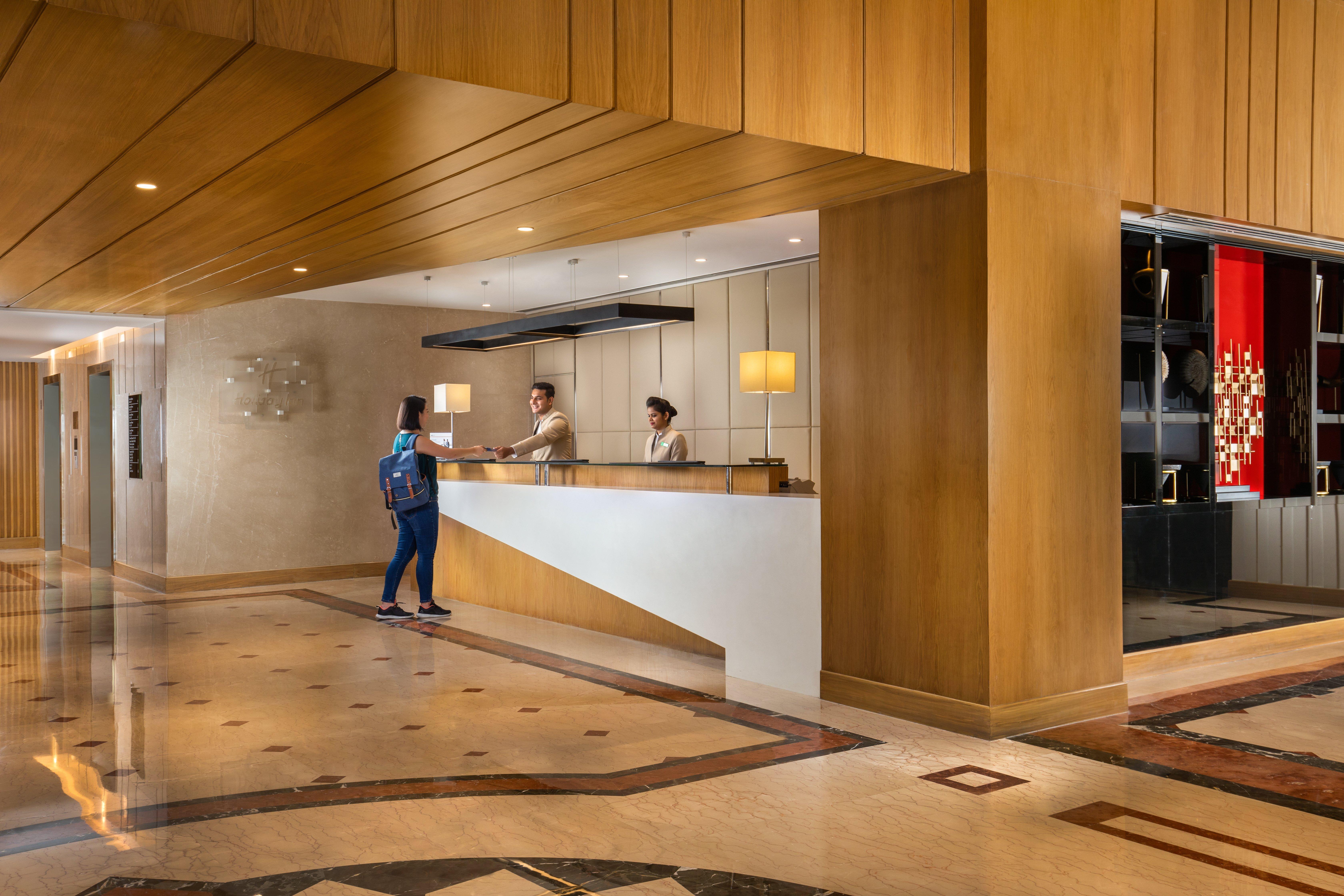 Holiday Inn Agra Mg Road An Ihg Hotel Екстер'єр фото The lobby of the hotel