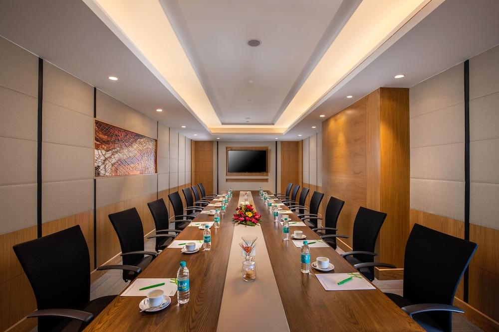Holiday Inn Agra Mg Road An Ihg Hotel Екстер'єр фото Meeting room at the hotel