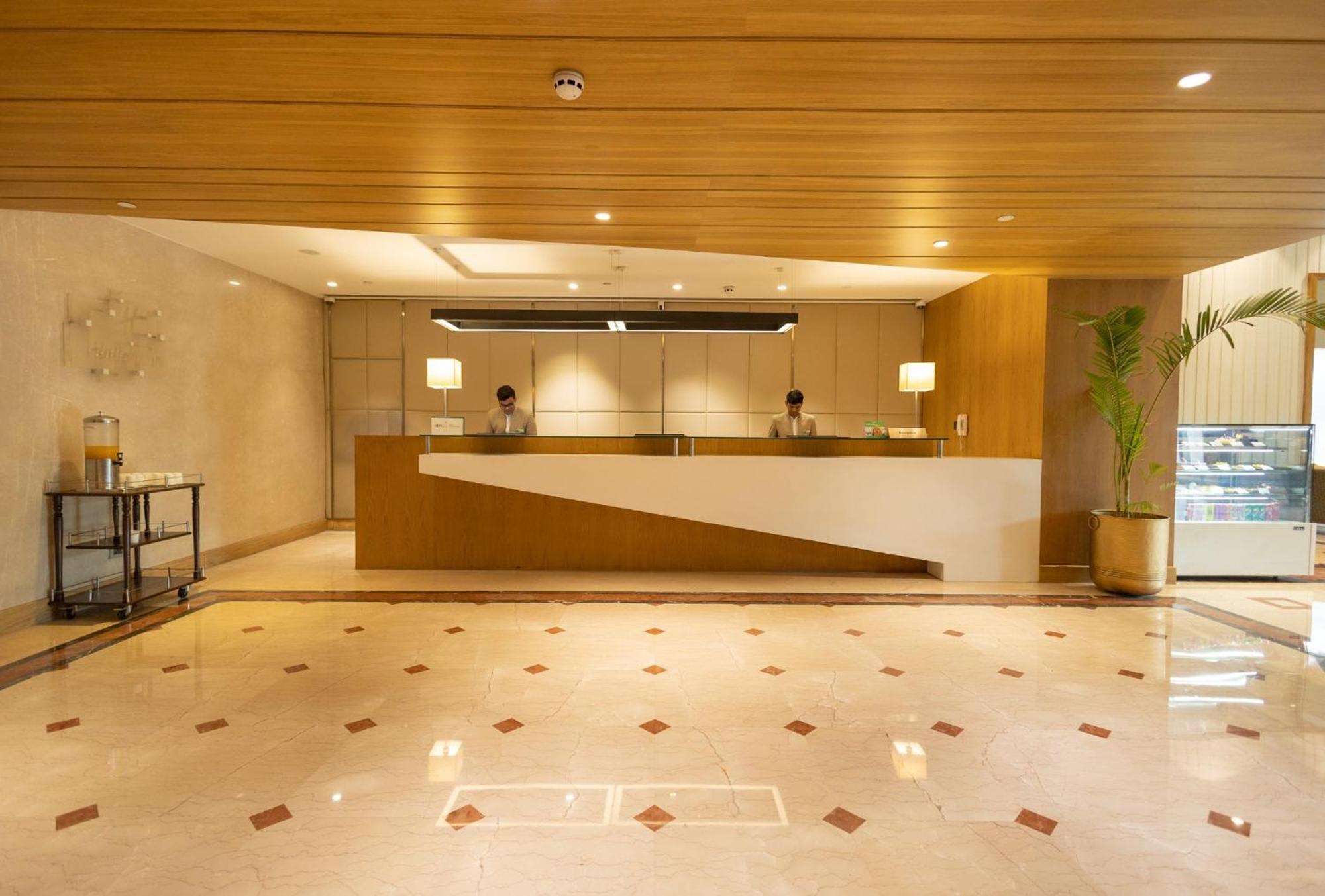 Holiday Inn Agra Mg Road An Ihg Hotel Екстер'єр фото The lobby of the hotel