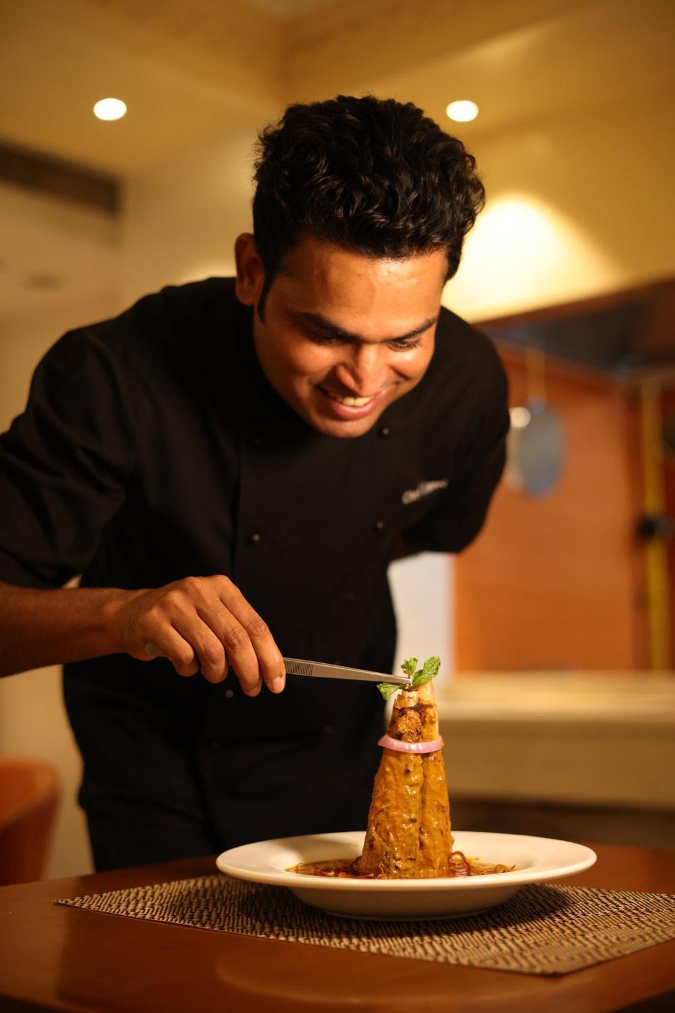Holiday Inn Agra Mg Road An Ihg Hotel Екстер'єр фото A chef at work